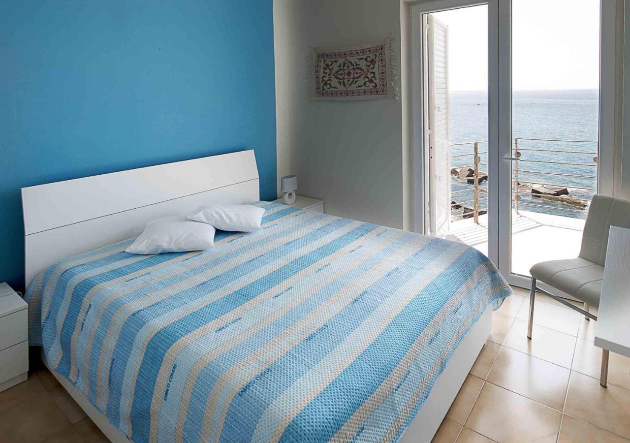 Apartment Overlooking The Sea With A View Of Old Gallipoli And The Whole Bay Exterior foto