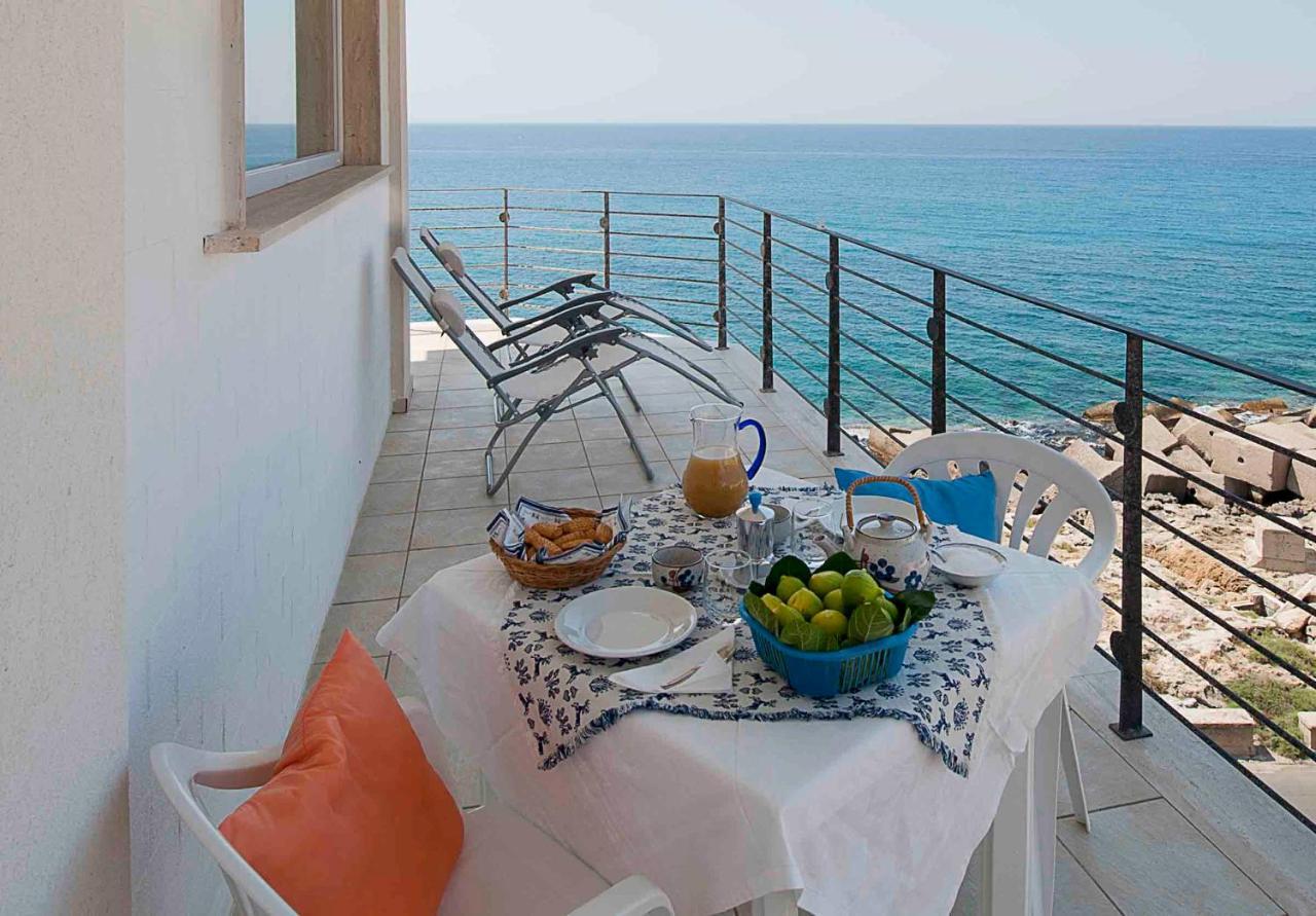 Apartment Overlooking The Sea With A View Of Old Gallipoli And The Whole Bay Exterior foto